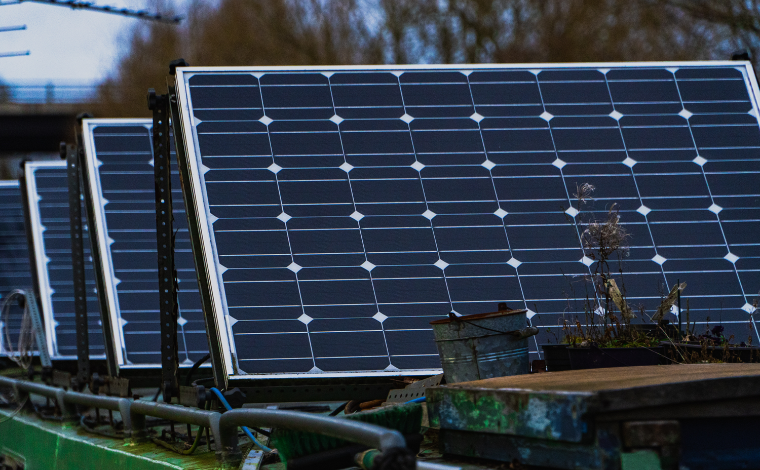 what can a 300w solar panel work with